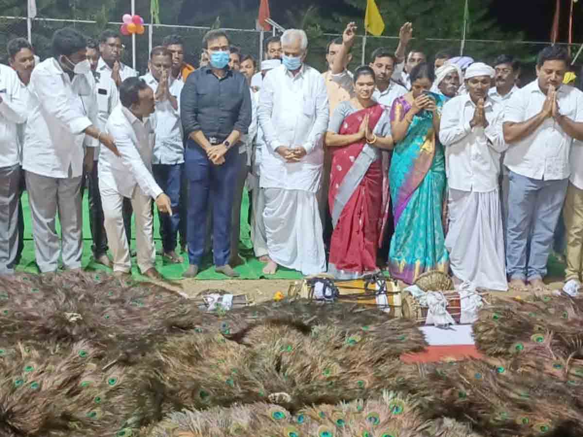 గిరిజనుల సంస్కృతి, సంప్రదాయాలు భావితరాలకు అందించాలి..