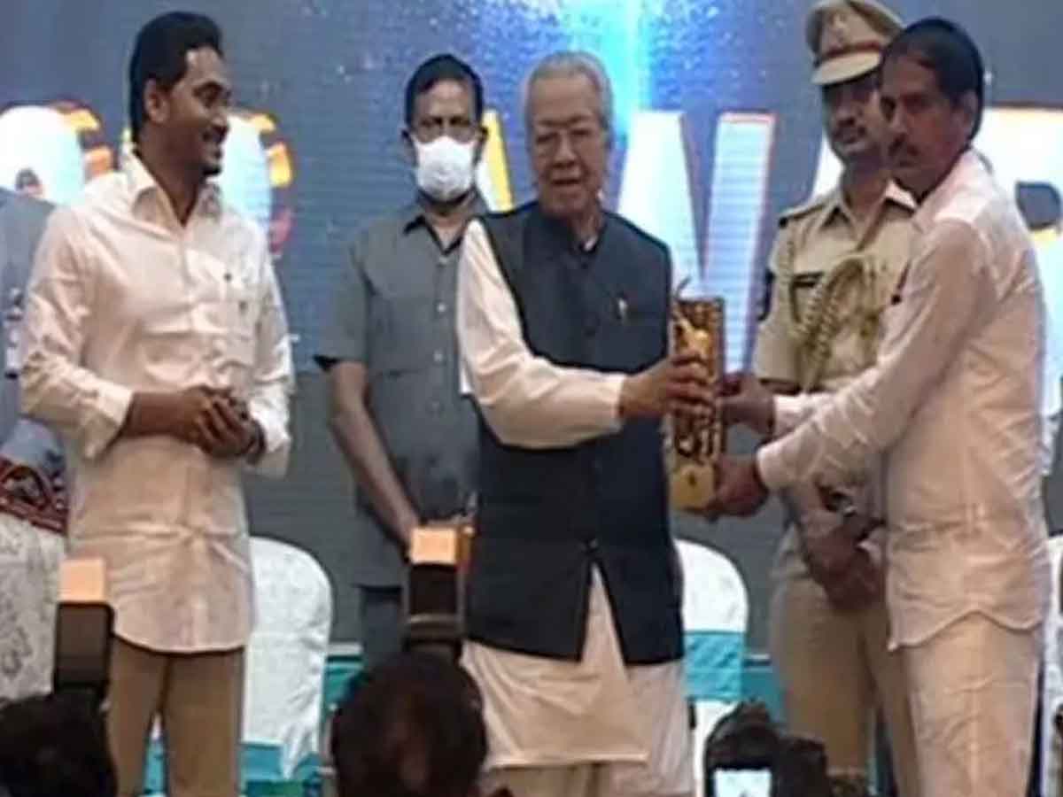 YSR Awards : ఘనంగా వైఎస్సార్ అవార్డుల ప్రదానోత్సవం