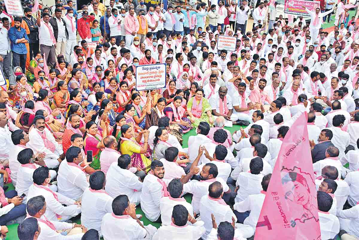 కేంద్రం వరి ధాన్యాన్ని కొనాలి