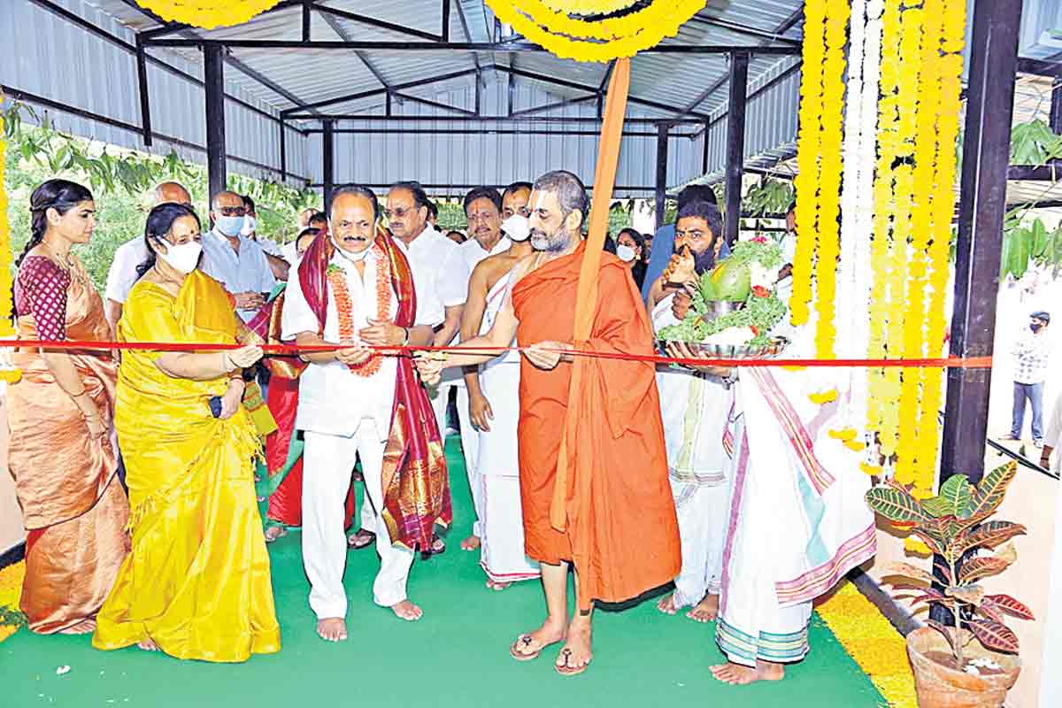 విలువలతో కూడిన విద్యను అందించాలి- త్రిదండి చినజీయర్‌ స్వామి