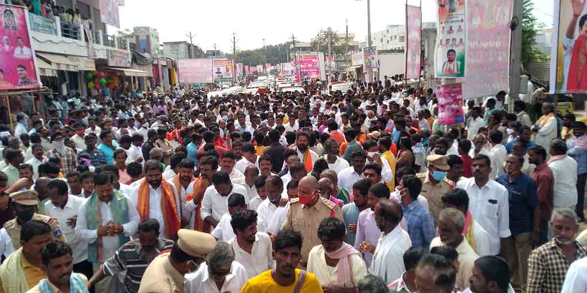 కాంచనగుహకు స్వర్ణకాంతులు