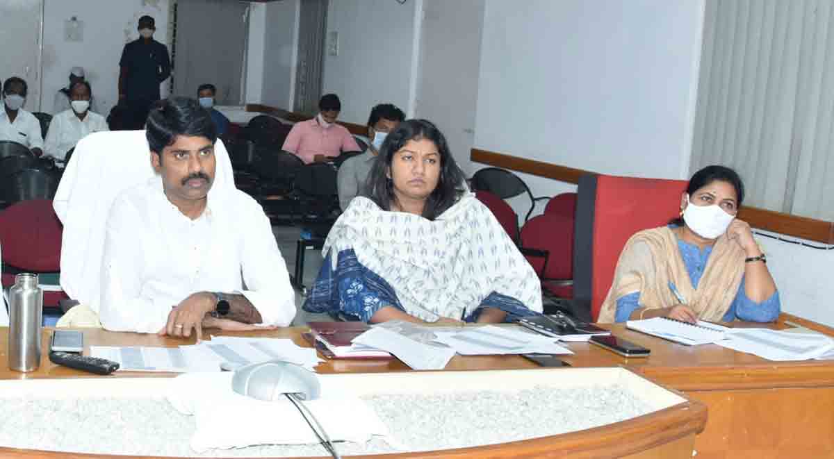 ఉపాధిహామీ కూలీల హాజరు తగ్గొద్దు : కలెక్టర్‌