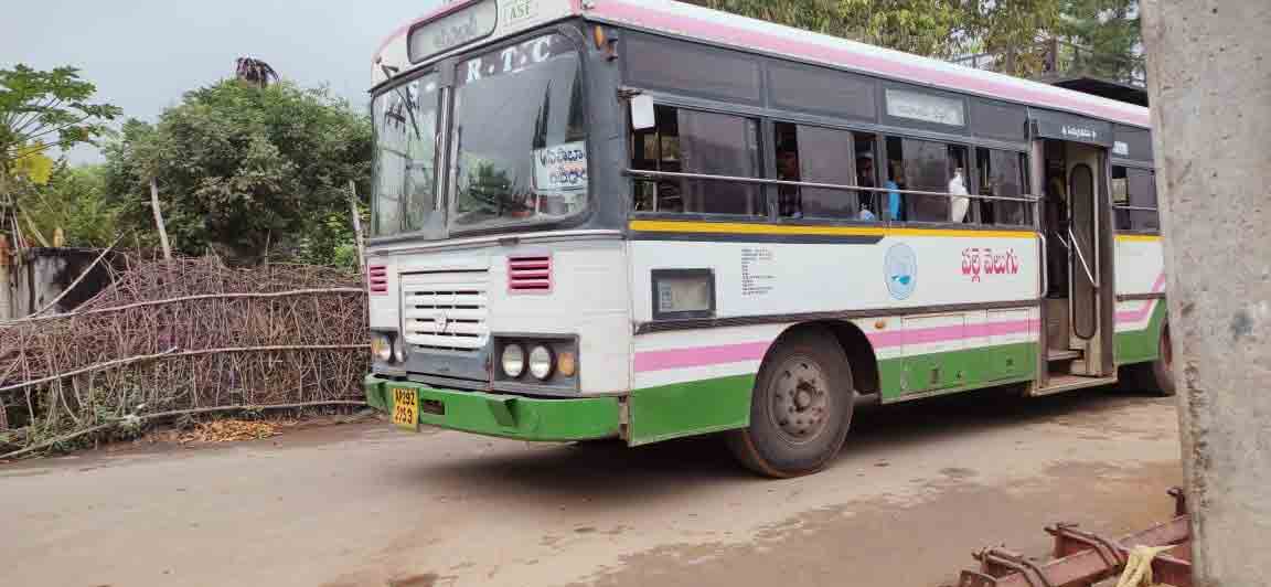 తెనుగుపల్లికి బస్సొచ్చింది..