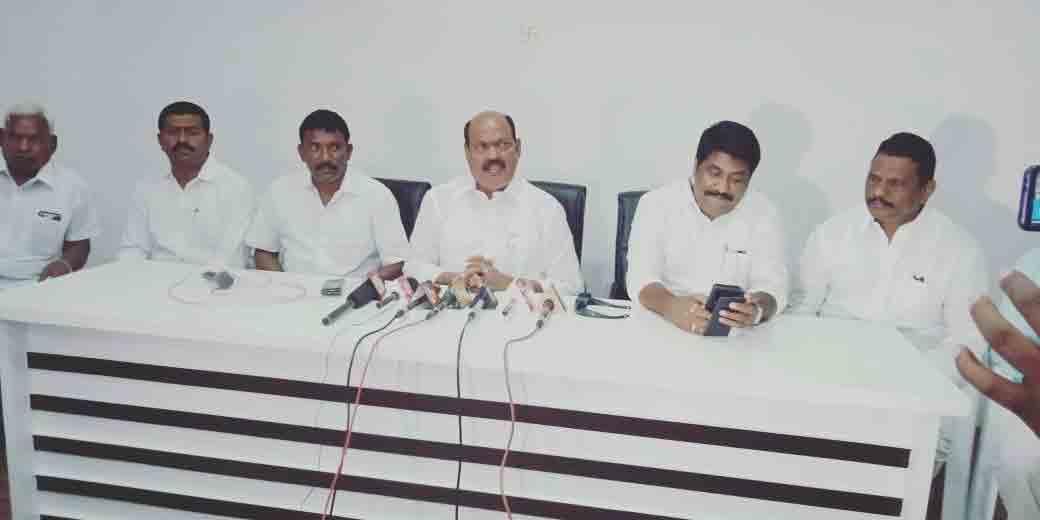 కేంద్రం ద్వంద్వ వైఖరిని విడనాడాలి