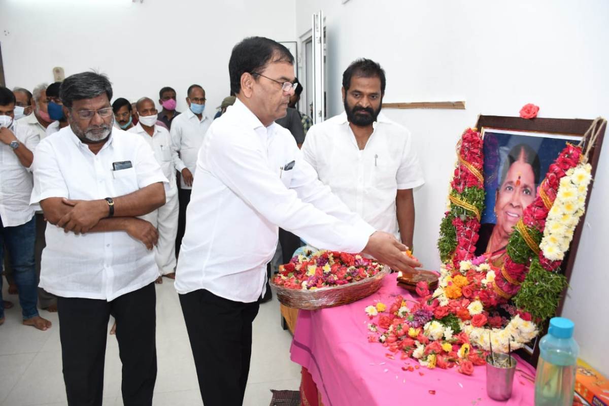 Mla kaleru | మంత్రి శ్రీనివాస్‌గౌడ్‌ను పరామర్శించిన ఎమ్మెల్యే కాలేరు వెంకటేశ్‌