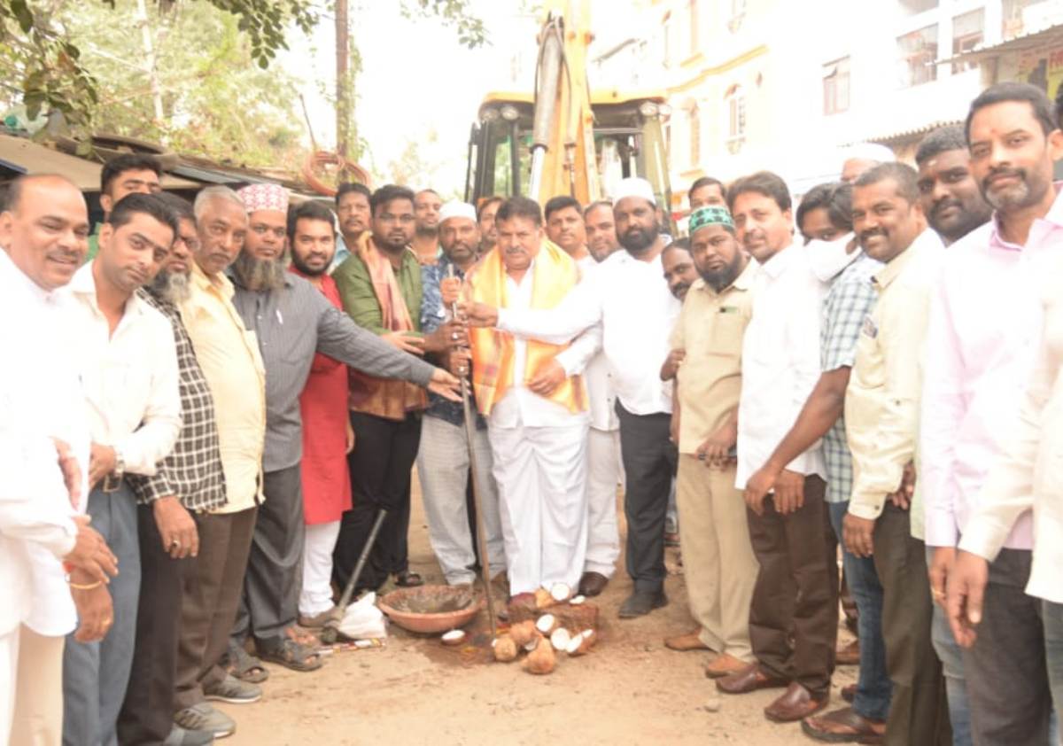 Road construction | రోడ్డు నిర్మాణ పనుల్లో నాణ్యతా ప్రమాణాలు పాటించాలి : ఎమ్మెల్యే ముఠా గోపాల్‌