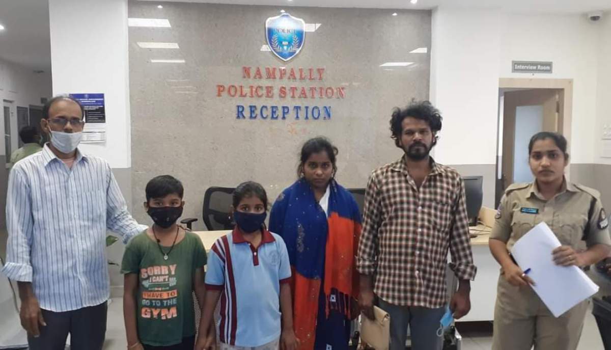 Missing case | అదృశ్యమైన మహిళను భర్తకు అప్పగించిన నాంపల్లి పోలీసులు