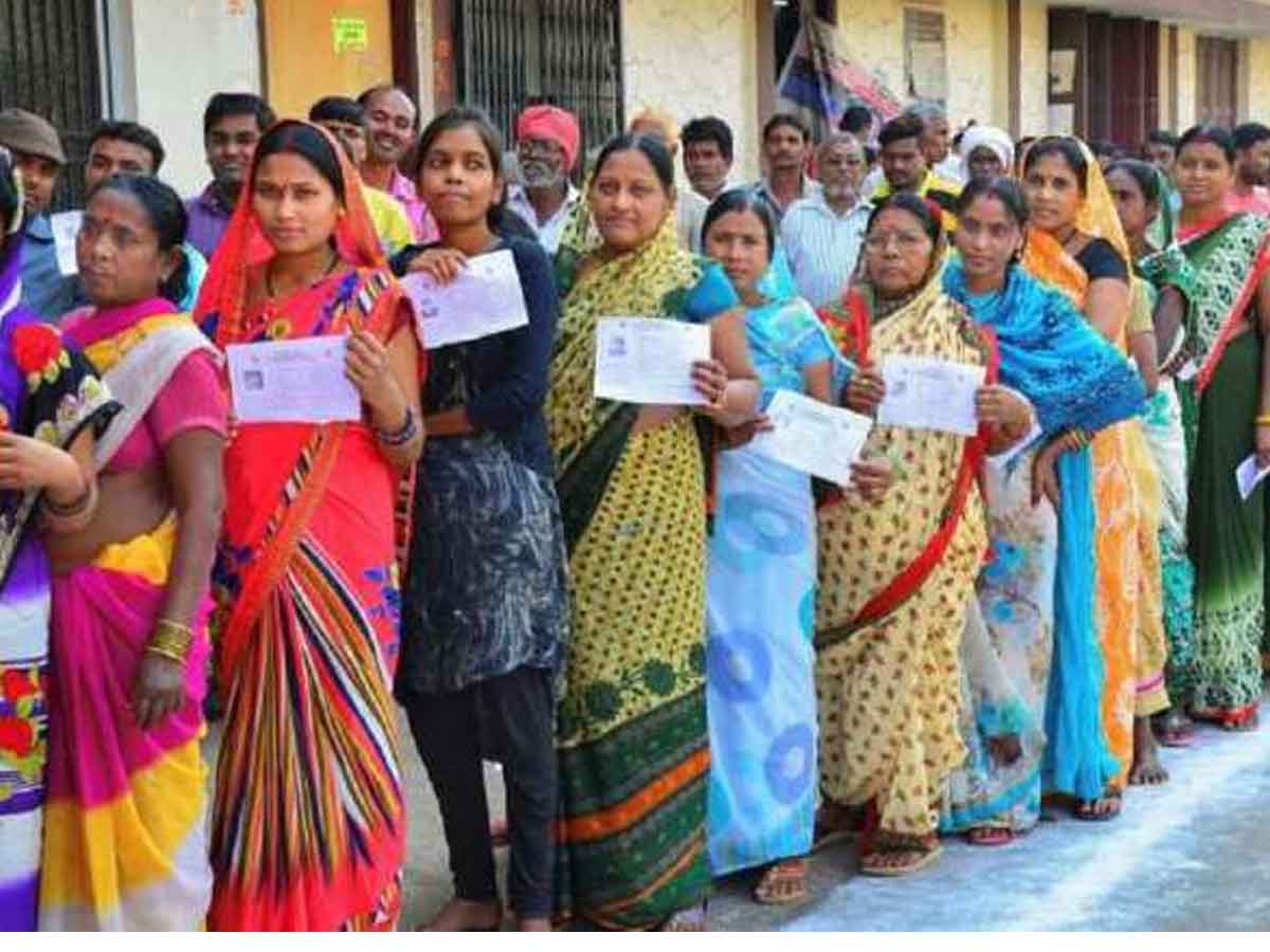 ఉద్రిక్తత మధ్య కొనసాగుతున్న ఏపీ ఎన్నికలు