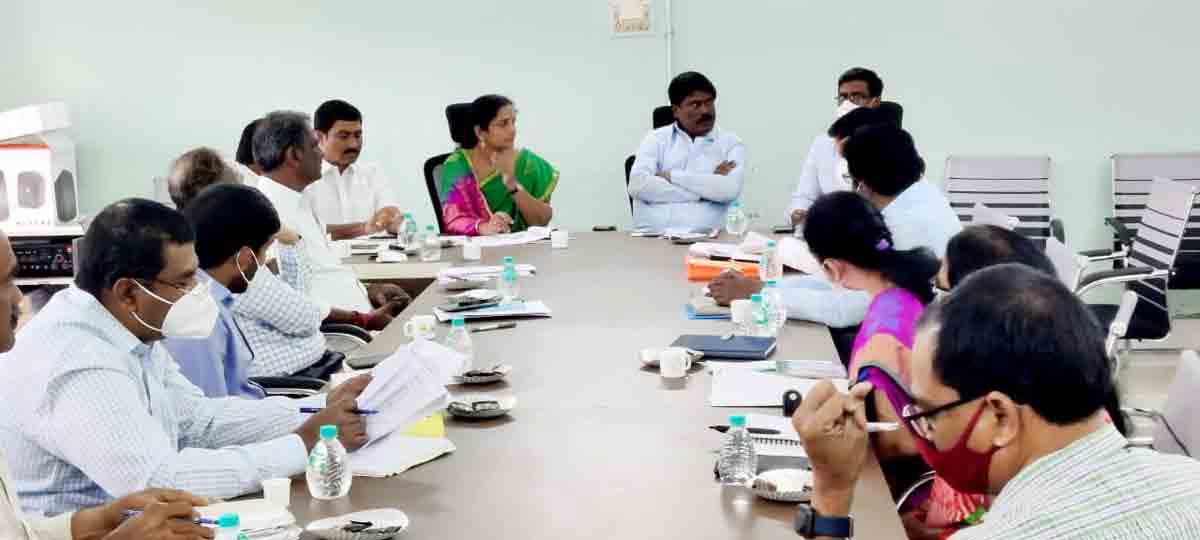 అధికారుల తీరుపై గరం