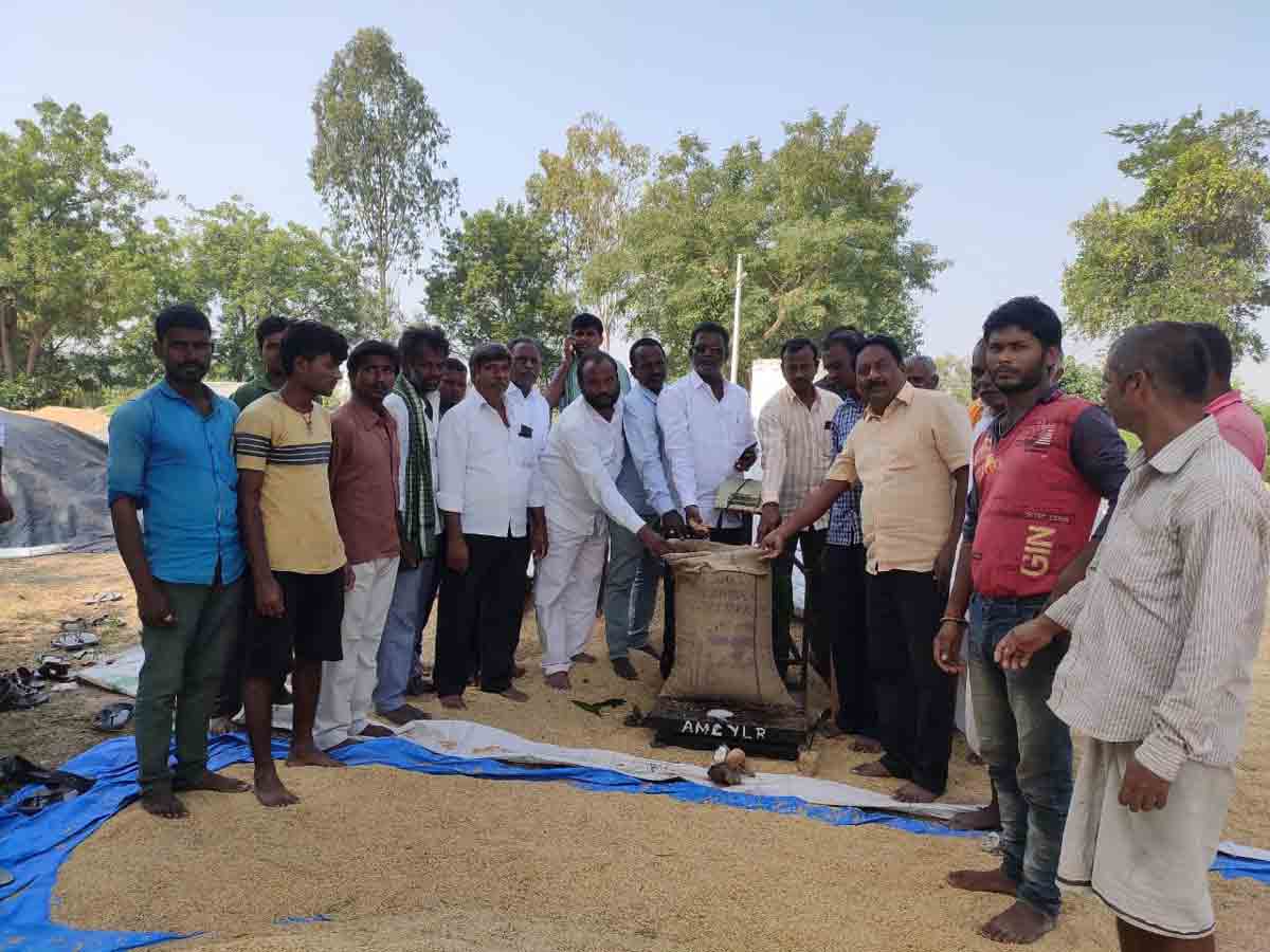 ధాన్యం కొనుగోలు కేంద్రాలు ప్రారంభం