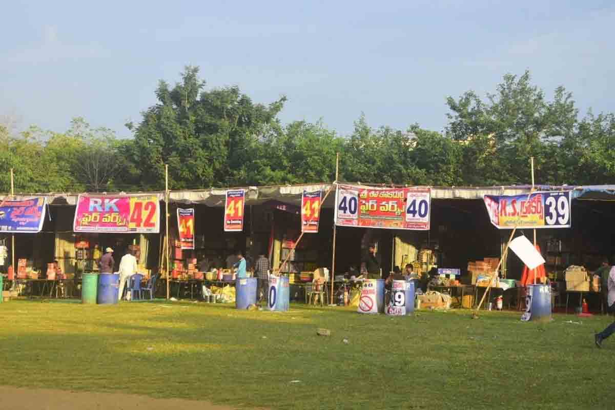 నిబంధనలు గాలికి..