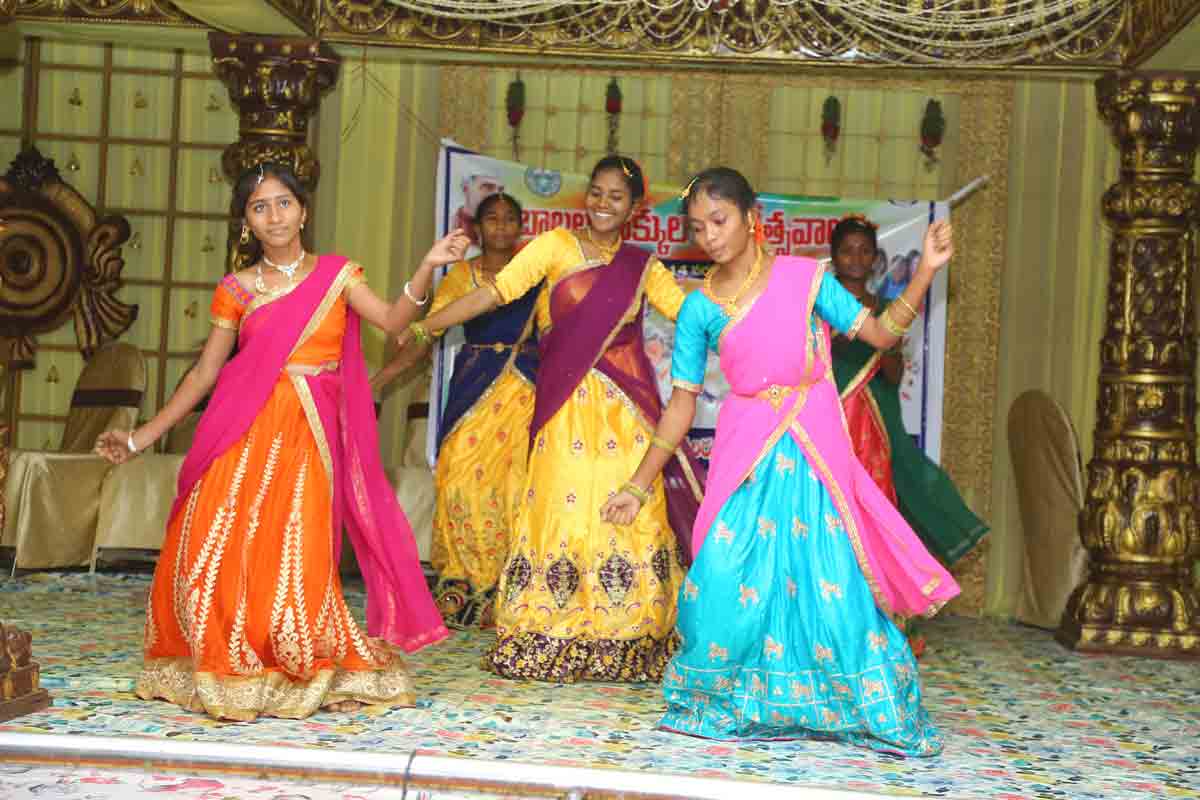 బాలలూ.. హక్కులు తెలుసుకోండి