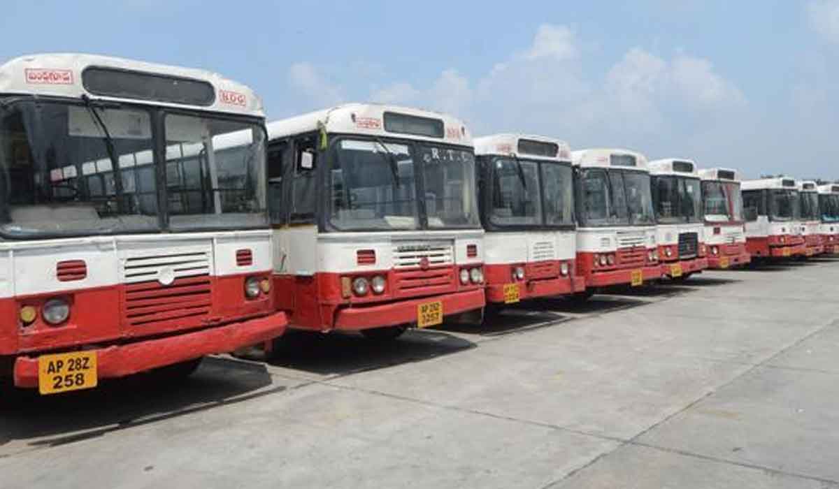 వరదలో మృతిచెందిన కండక్టర్‌ కుటుంబానికి రూ. 50లక్షలు పరిహారం