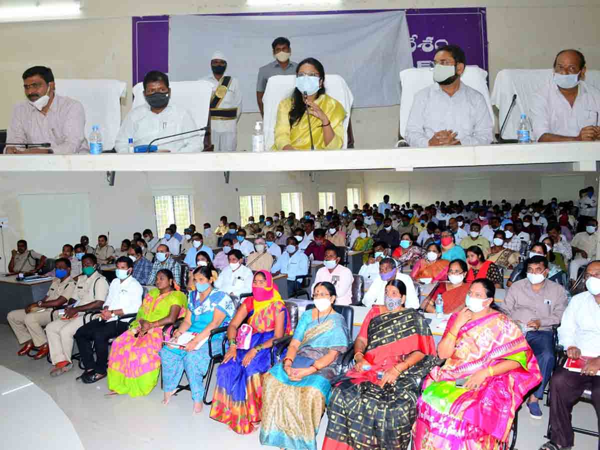 Vikarabad : పోడు భూముల పరిష్కారం కోసం కమిటీలు.. జిల్లా కలెక్టర్‌ నిఖిల