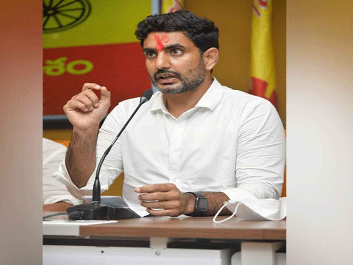 గాల్లో తిరిగితే వరద కష్టాలు ఎలా తెలుస్తాయి : లోకేశ్‌