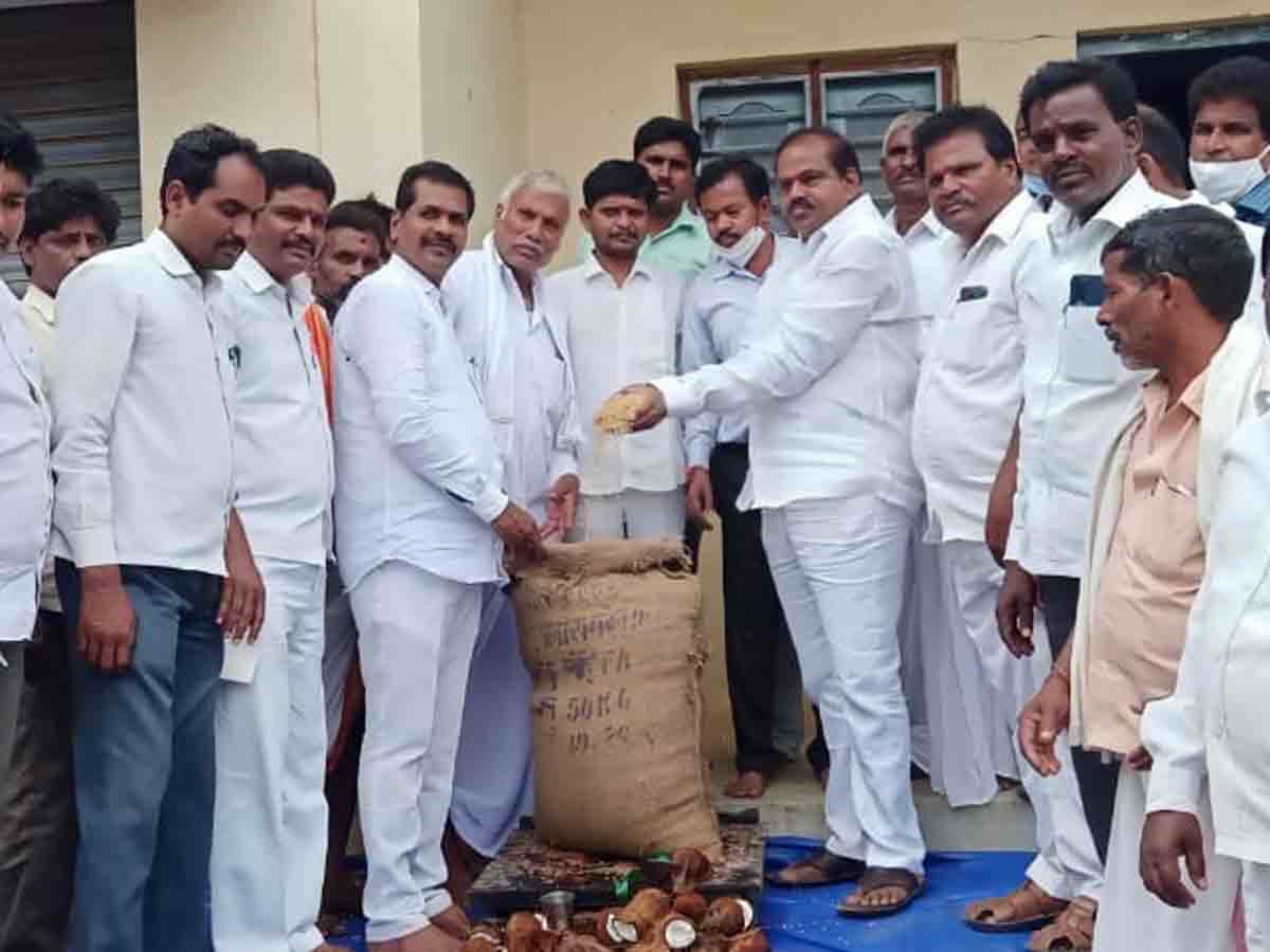 కొనుగోలు కేంద్రాలను సద్వినియోగం చేసుకోవాలి.. ఖేడ్‌ ఎమ్మెల్యే భూపాల్‌రెడ్డి