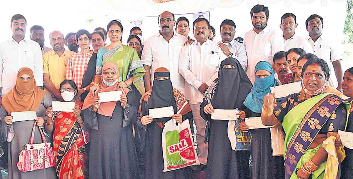 ఆడబిడ్డలకు అండగా సీఎం కేసీఆర్‌