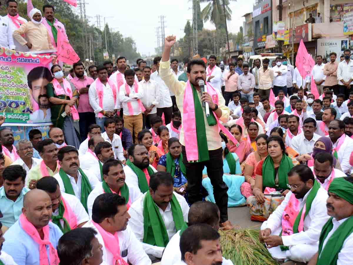 Vikarabad : సంక్షేమ పథకాలను ప్రజల్లోకి తీసుకెళ్లాలి.. ఎమ్మెల్యే మెతుకు ఆనంద్