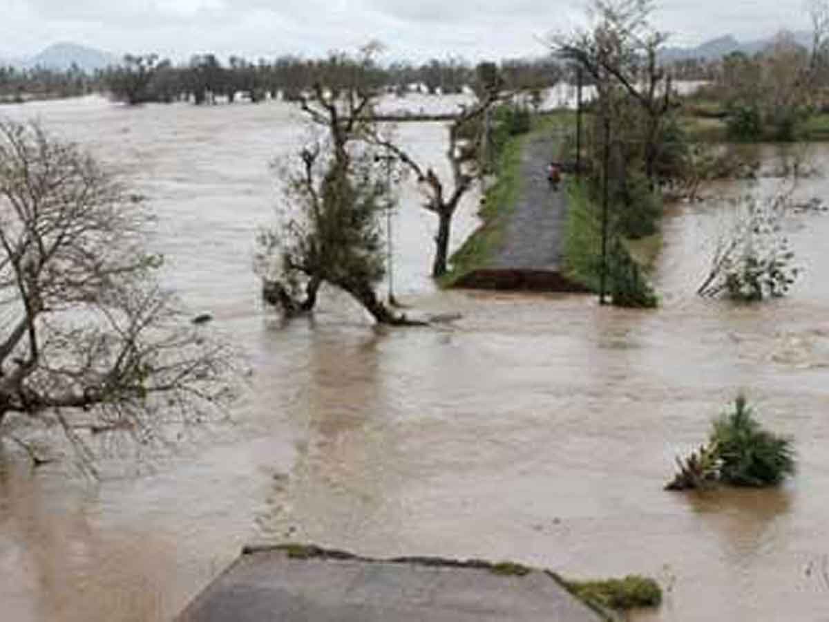 నెల్లూరు జిల్లాలో కొనసాగుతున్న వరద బీభత్సం..
