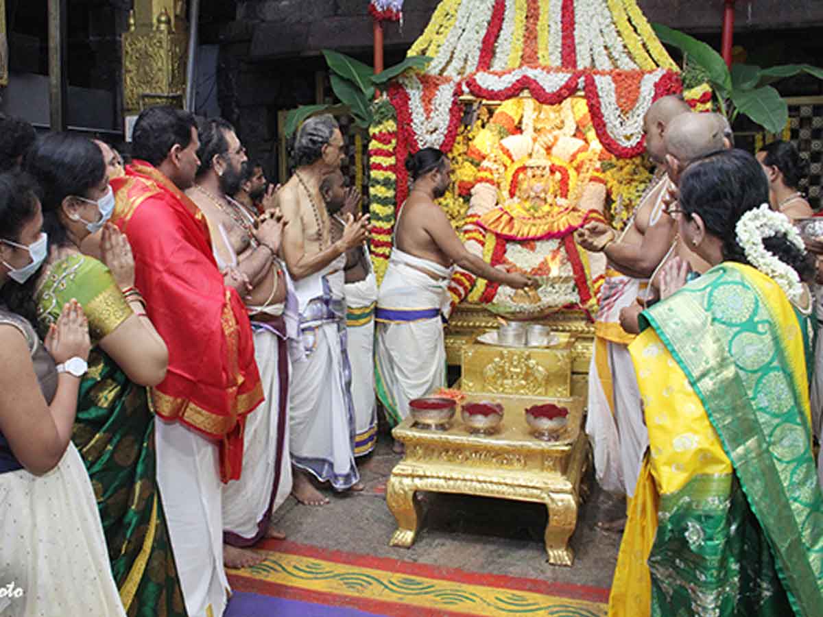 పద్మావతి అమ్మవారి ఆల‌యంలో శాస్త్రోక్తంగా ల‌క్ష కుంకుమార్చన..