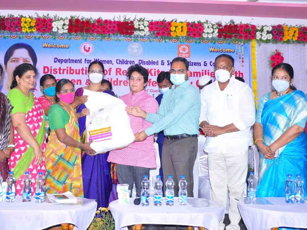 కొవిడ్‌ బాధిత కుటుంబాలకు బాసటగా నిలవాలి..