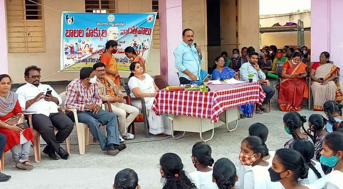 విద్యార్థుల సర్వతోముఖాభివృద్ధికి కృషి