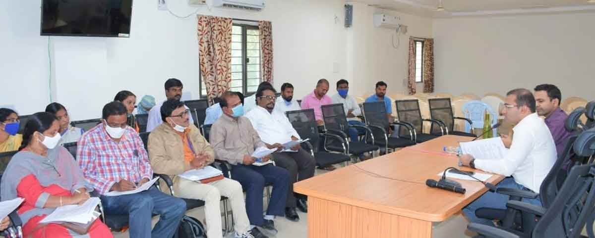 బాలల దినోత్సవాన్ని ఘనంగా నిర్వహించాలి