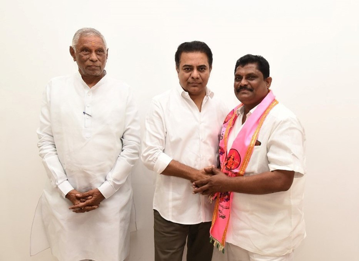 టీఆర్‌ఎస్‌లోకి కాంగ్రెస్‌ కౌన్సిలర్లు