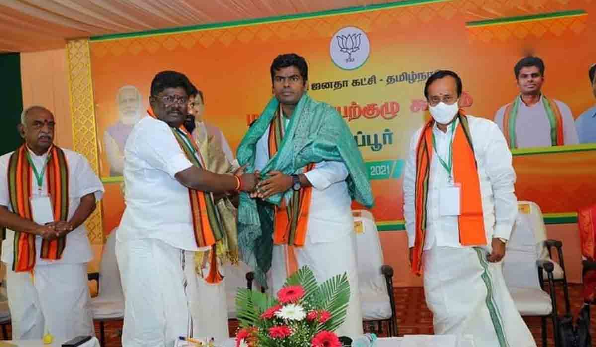 AIADMK former MLA: అన్నాడీఎంకేకు మాజీ ఎమ్మెల్యే గుడ్‌బై