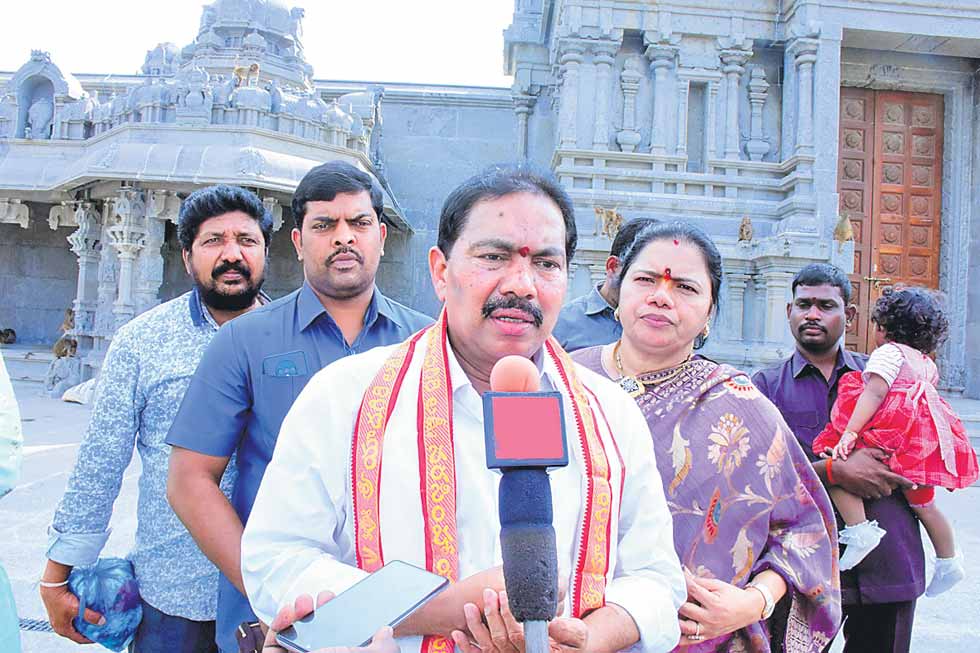 సీఎం కేసీఆర్‌ ధన్యజీవి