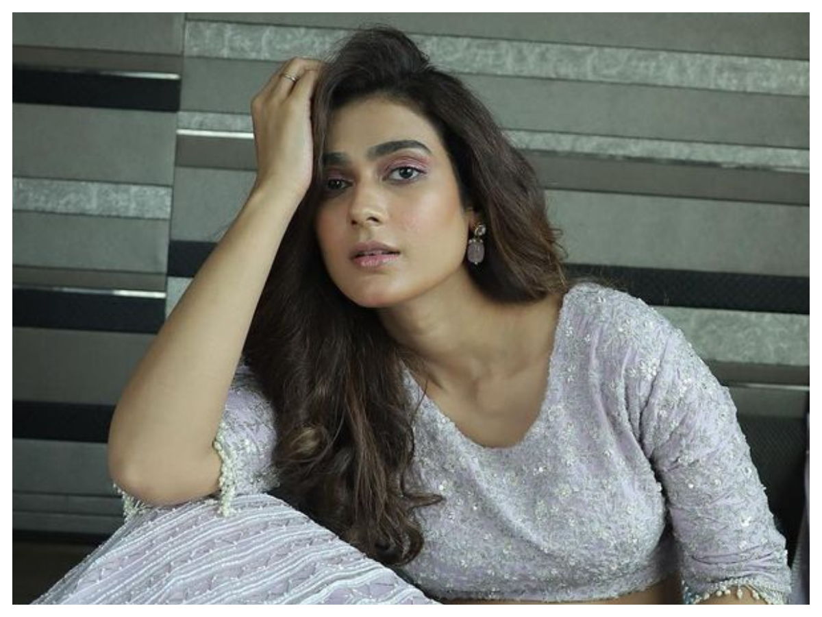 Aakanksha Singh | ఆకాంక్ష సింగ్ బ్యూటిఫుల్ ఫొటోలు..