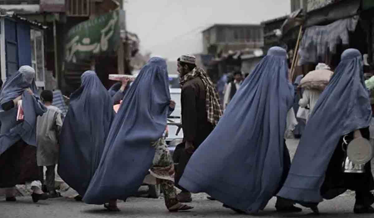 130 మంది మహి‌ళ‌లను అమ్మే‌శాడు