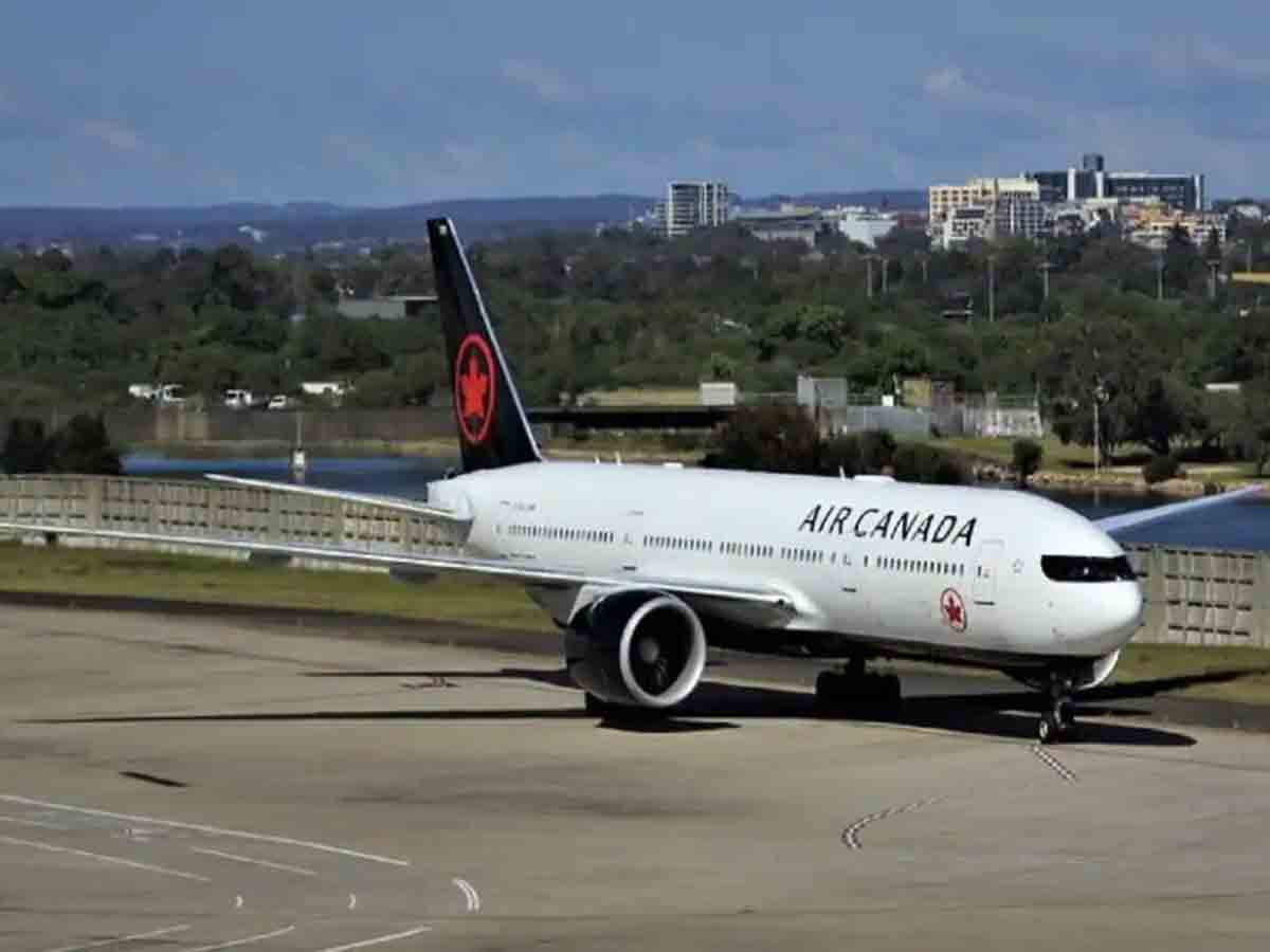 టీకా పొందని సిబ్బందిని సస్పెండ్‌ చేసిన ఎయిర్‌ కెనడా