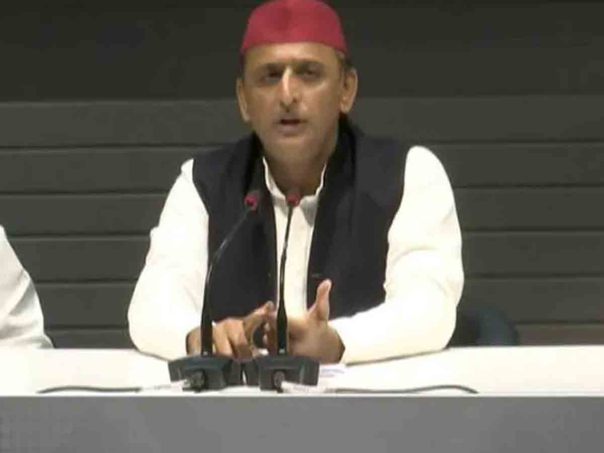 అమ్మేందుకే ఎయిర్‌పోర్టులను బీజేపీ నిర్మిస్తోంది: అఖిలేష్