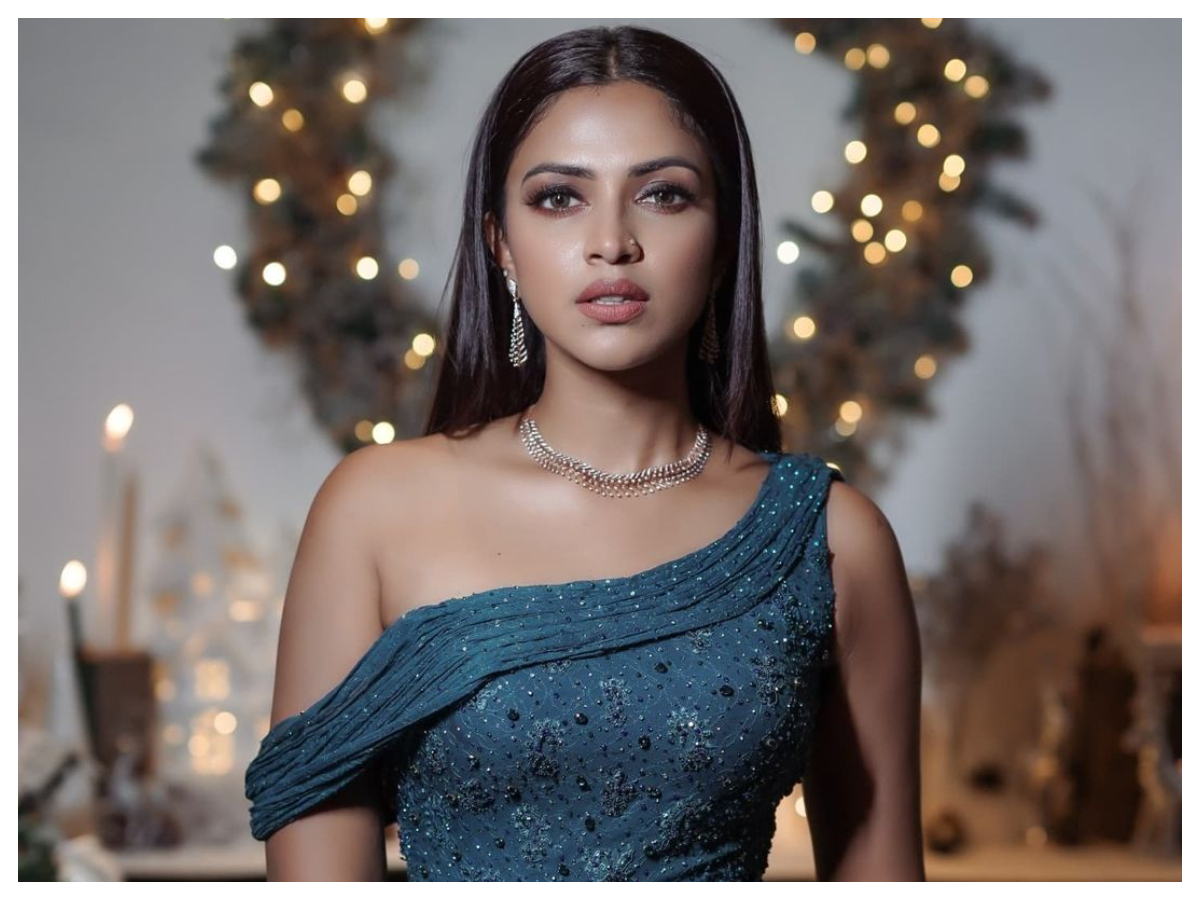Amala Paul | అమలా పాల్ గ్లామరస్ ఫొటోలు..