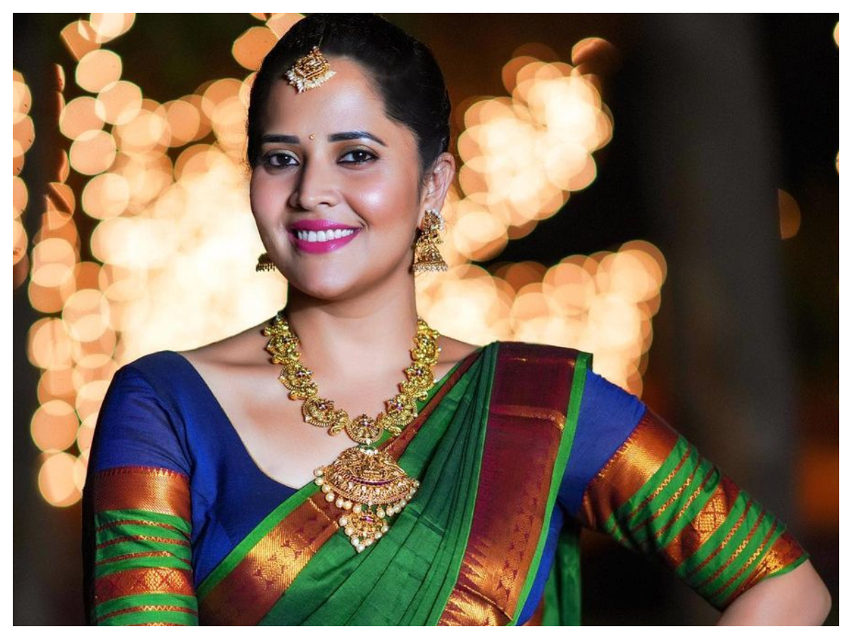 Anasuya Bharadwaj | అందంతో కుర్రాళ్లను కట్టిపడేస్తున్న అనసూయ.. ఫొటోలు వైరల్‌