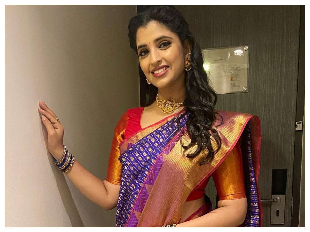 Anchor Syamala | చీరకట్టులో మెరిసిపోతున్న శ్యామల..