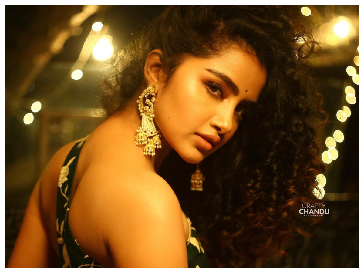 Anupama Parameswaran | అనుపమ పరమేశ్వరన్ సోయగం..