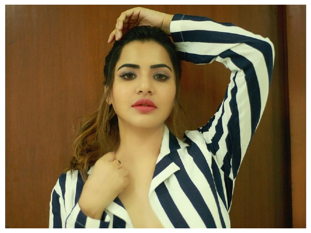 Ashu Reddy | హాట్ ఫోజులతో రెచ్చిపోయిన అషు రెడ్డి..