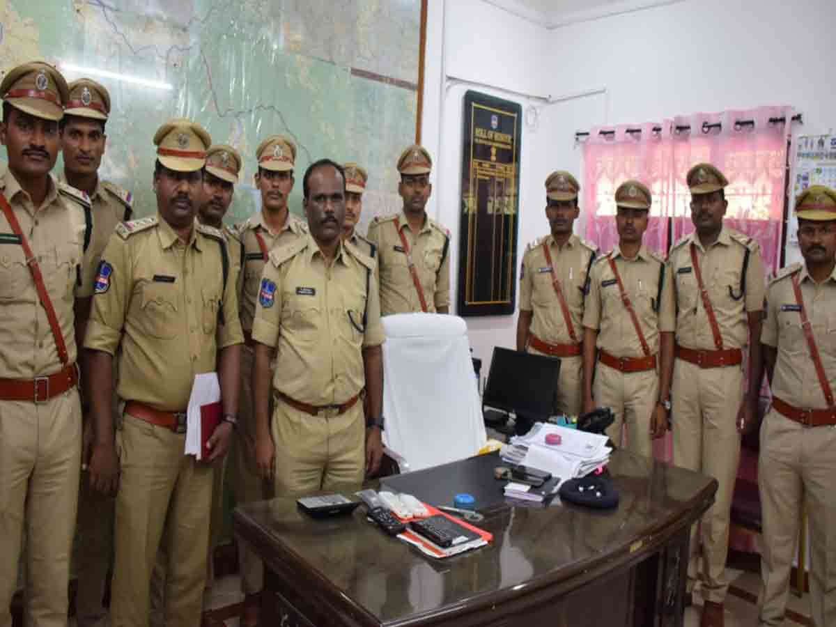 Police | పోలీసులు నిబద్దత, అంకితభావంతో పని చేయాలి : జిల్లా అదనపు ఎస్పీ శ్రీనివాసులు..