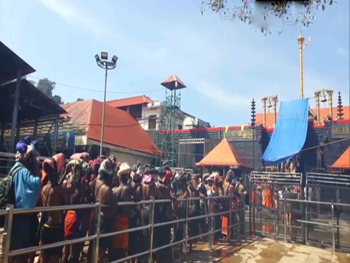 శ‌బ‌రిమ‌ల అయ్య‌ప్ప‌ క్షేత్రానికి బారులు తీరిన భ‌క్తులు