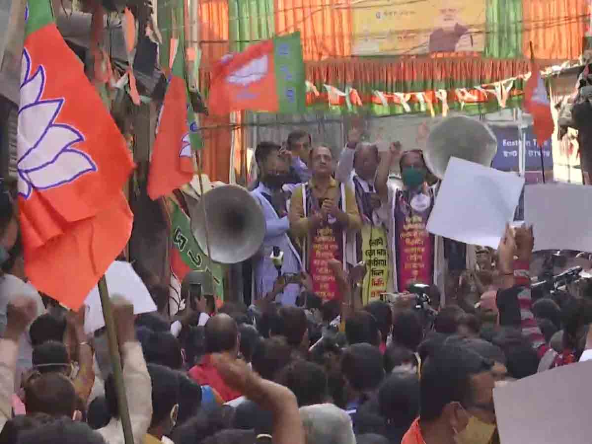 బెంగాల్‌లో బీజేపీ నిరసన.. పెట్రోల్‌, డీజిల్‌పై వ్యాట్‌ తగ్గించాలని డిమాండ్‌