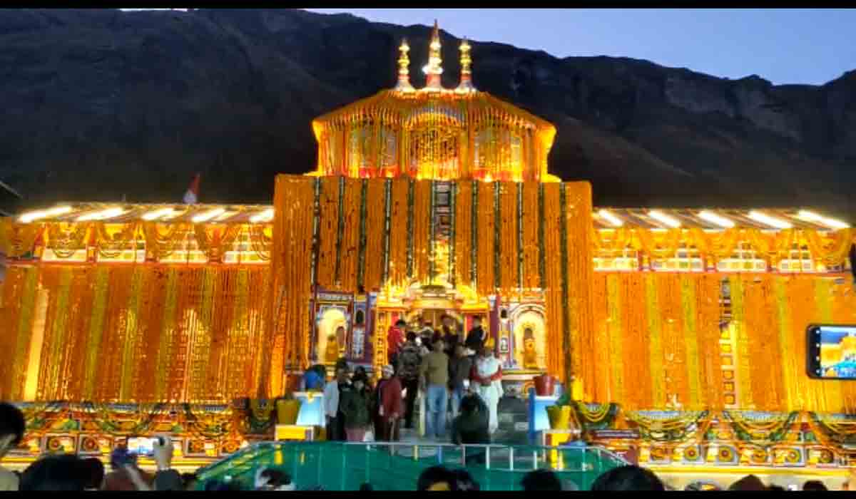 Badrinath Temple: ఇర‌వై క్వింటాళ్ల పూల‌తో స‌ర్వాంగ‌సుంద‌రంగా బ‌ద్రీనాథ్ ఆల‌య అలంక‌ర‌ణ.. వీడియో