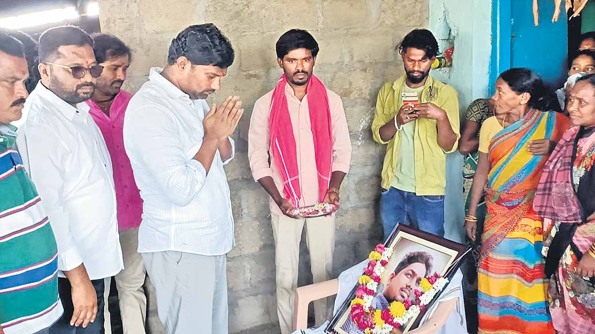 మహేశ్‌ కుటుంబాన్ని ఆదుకుంటాం