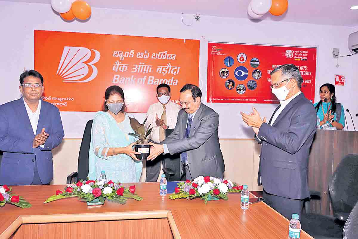 అవినీతి నిర్మూలనలో అంతా భాగస్వాములవుదాం