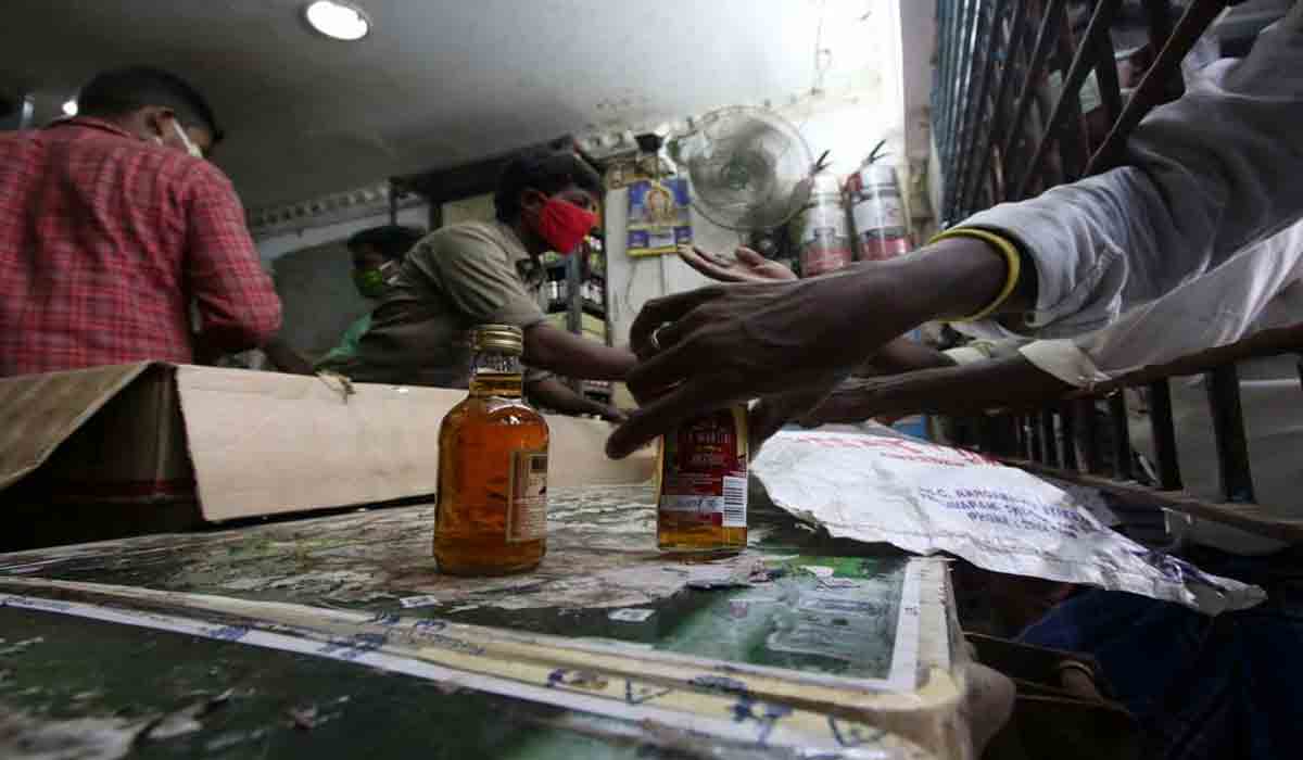 మ‌ద్య నిషేధం వ‌ల్లే నేరాలు పెరిగిపోతున్నాయ్..