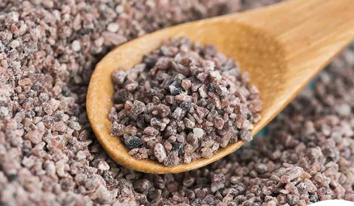 క‌రోనా రాకూడ‌ద‌ని పాల‌లో న‌ల్ల ఉప్పు క‌లిపి తాగారు.. ఒక‌రు మృతి