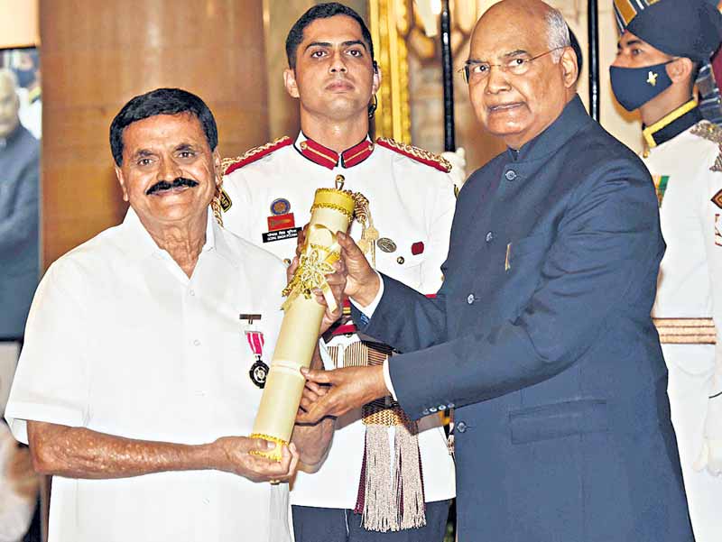 వేడుకలా పద్మాభిషేకం