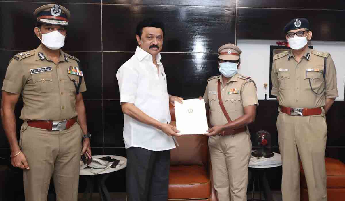 ఇన్‌స్పెక్ట‌ర్ రాజేశ్వ‌రీని అభినందించిన సీఎం స్టాలిన్