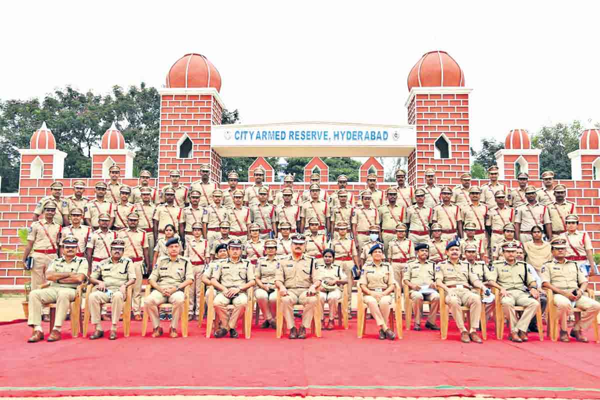 బాధ్యతతో సేవలందించండి..